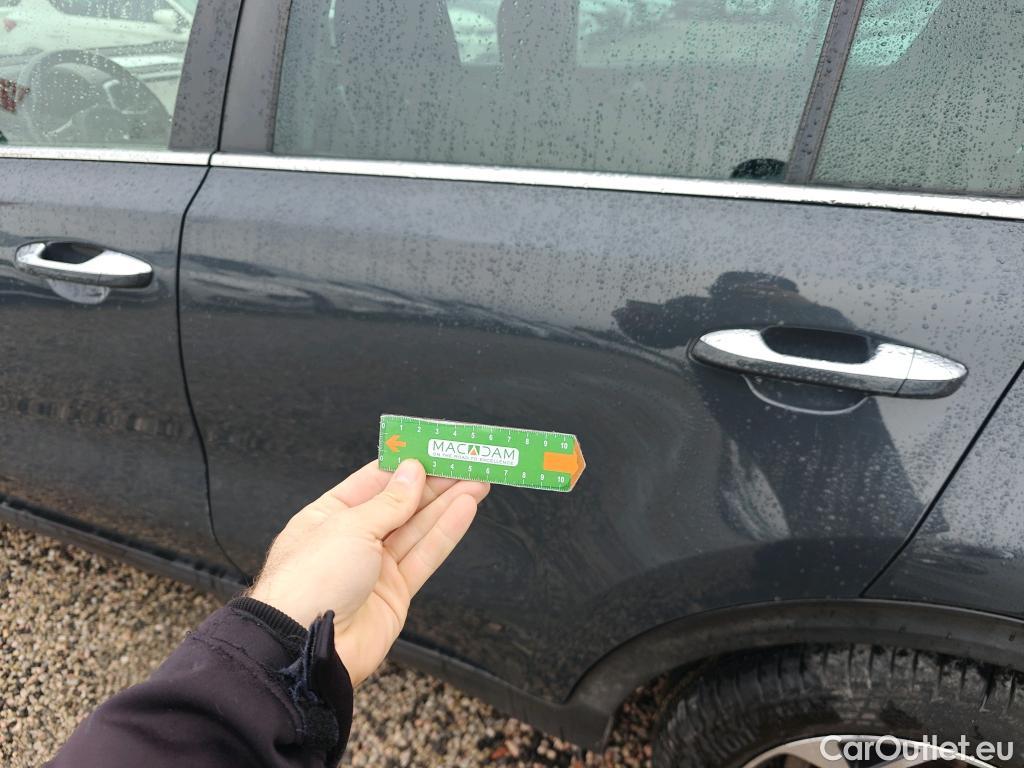  KIA  Sportage KIA  1.6MHEV Drive 100kW(136CV) 4x2(Crist Tintados) #48