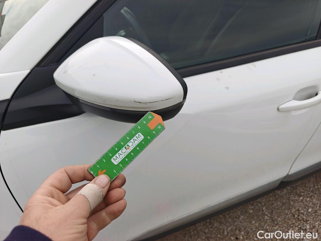  Peugeot  2008 PEUGEOT  / 2019 / 5P / todoterreno Allure BlueHDI 81kW (110CV) #18