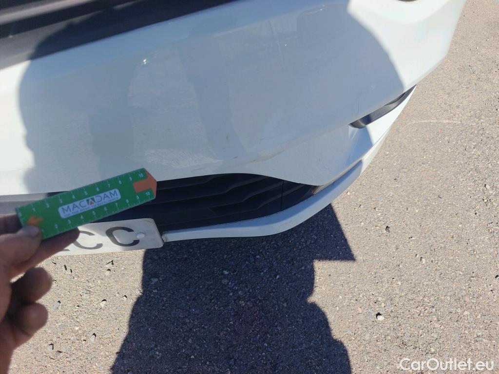  Renault  Clio RENAULT  / 2016 / 5P / berlina con portón Business TCe 66kW (90CV) GLP -18 #32