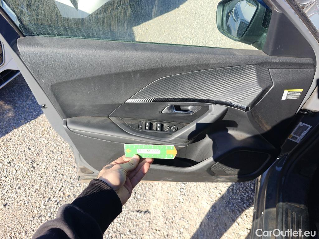  Peugeot  2008 PEUGEOT  / 2023 / 5P / todoterreno Style Gasolina 100 S&S 6 Vel. MAN(SP) #36