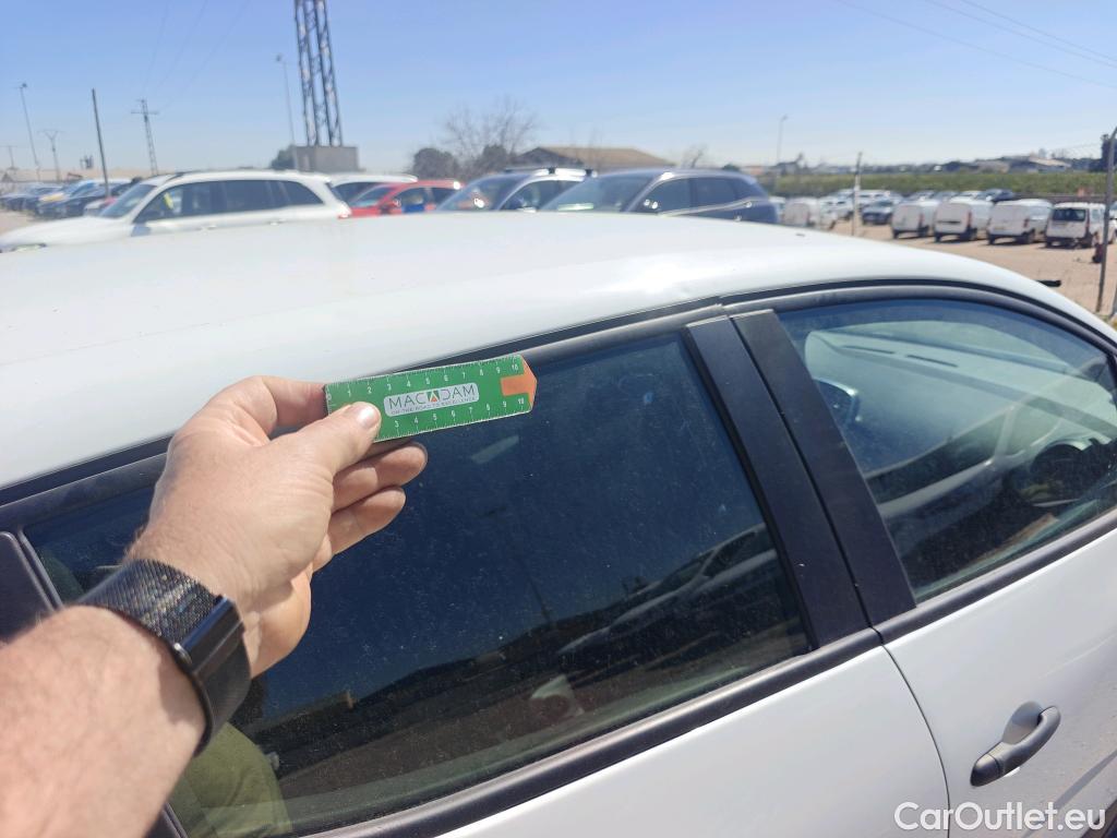  Renault  Clio RENAULT  / 2016 / 5P / berlina con portón Business TCe 66kW (90CV) GLP -18 #15