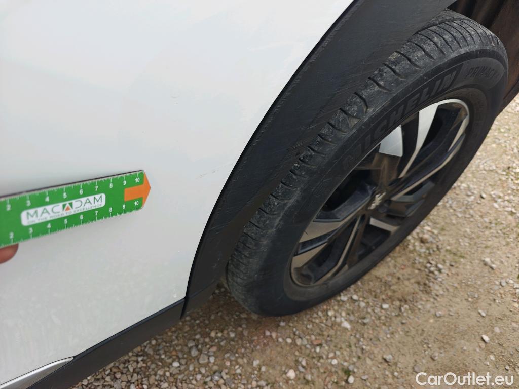  Peugeot  2008 PEUGEOT  / 2019 / 5P / todoterreno Allure BlueHDI 81kW (110CV) #8