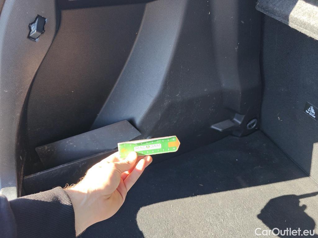  Peugeot  2008 PEUGEOT  / 2023 / 5P / todoterreno Style Gasolina 100 S&S 6 Vel. MAN(SP) #34