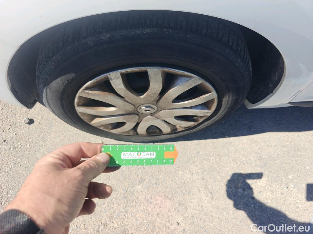  Renault  Clio RENAULT  / 2016 / 5P / berlina con portón Business TCe 66kW (90CV) GLP -18 #37