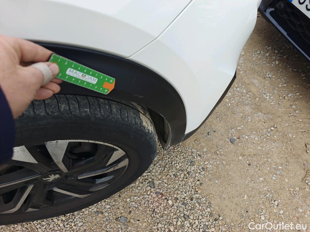  Peugeot  2008 PEUGEOT  / 2019 / 5P / todoterreno Allure BlueHDI 81kW (110CV) #16