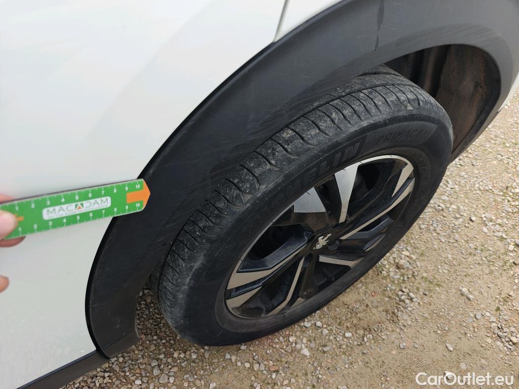  Peugeot  2008 PEUGEOT  / 2019 / 5P / todoterreno Allure BlueHDI 81kW (110CV) #14
