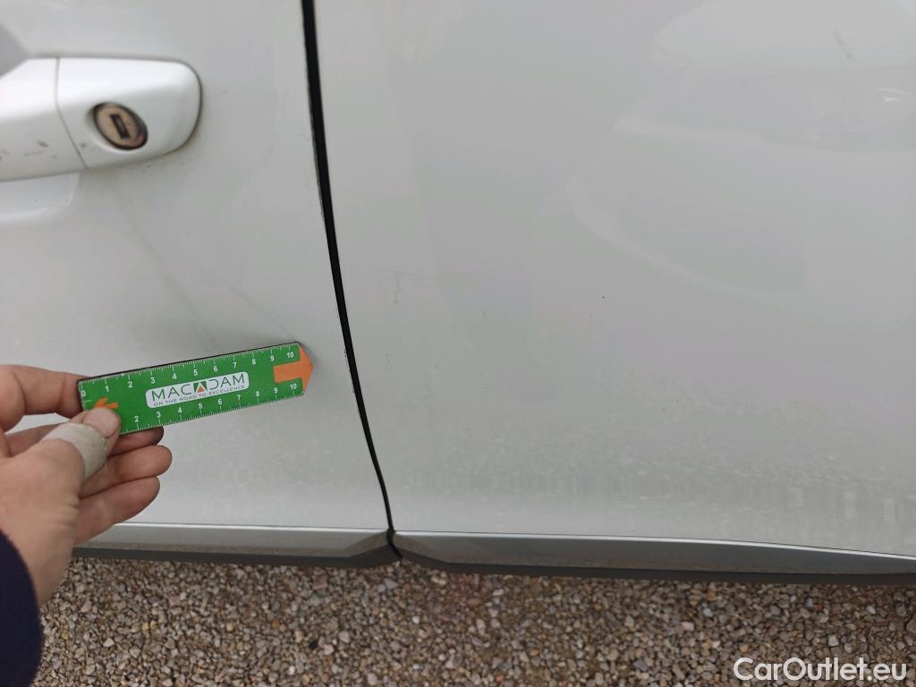  Peugeot  2008 PEUGEOT  / 2019 / 5P / todoterreno Allure BlueHDI 81kW (110CV) #2