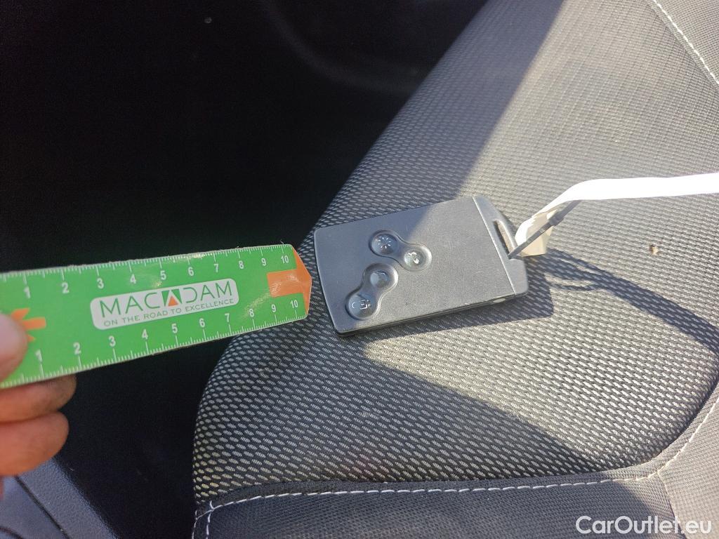  Renault  Clio RENAULT  / 2016 / 5P / berlina con portón Business TCe 66kW (90CV) GLP -18 #1