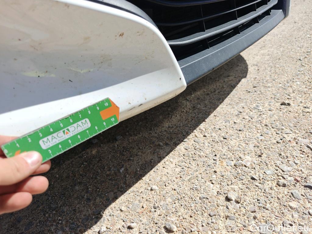  Toyota  Yaris TOYOTA  / 2020 / 5P / berlina con portón 1.5 120H Business Plus #17