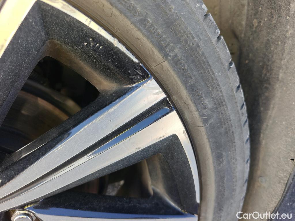  Toyota  Corolla TOYOTA  / 2019 / 4P / sedán 1.8 125H STYLE E-CVT SEDAN #9