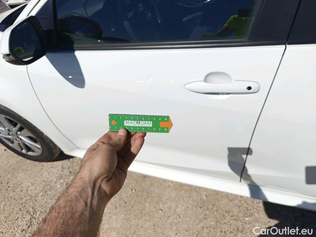  Toyota  Yaris TOYOTA  / 2020 / 5P / berlina con portón 1.5 120H Business Plus #7