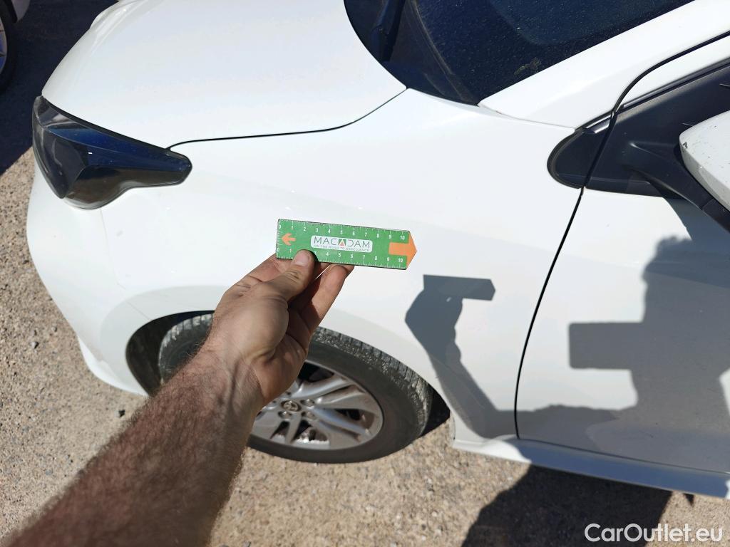  Toyota  Yaris TOYOTA  / 2020 / 5P / berlina con portón 1.5 120H Business Plus #1