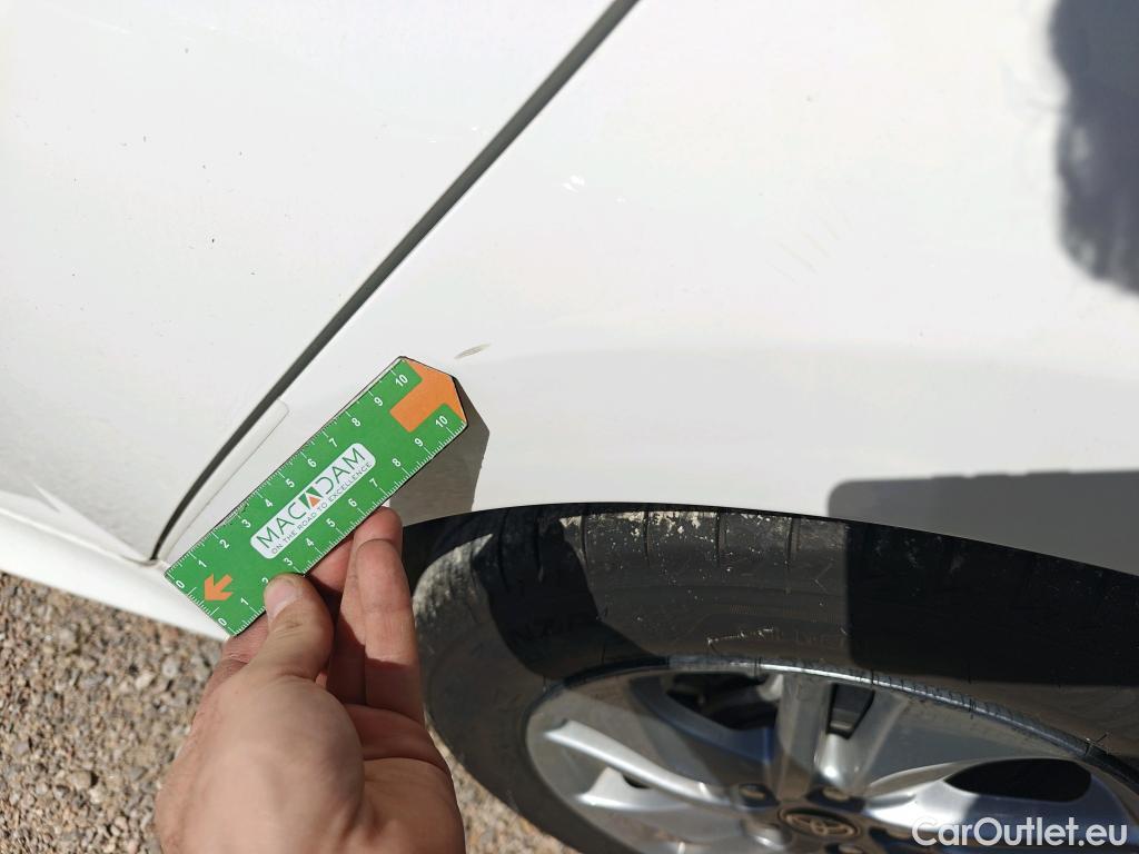  Toyota  Yaris TOYOTA  / 2020 / 5P / berlina con portón 1.5 120H Business Plus #24