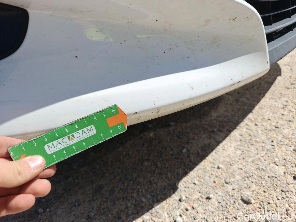  Toyota  Yaris TOYOTA  / 2020 / 5P / berlina con portón 1.5 120H Business Plus #16