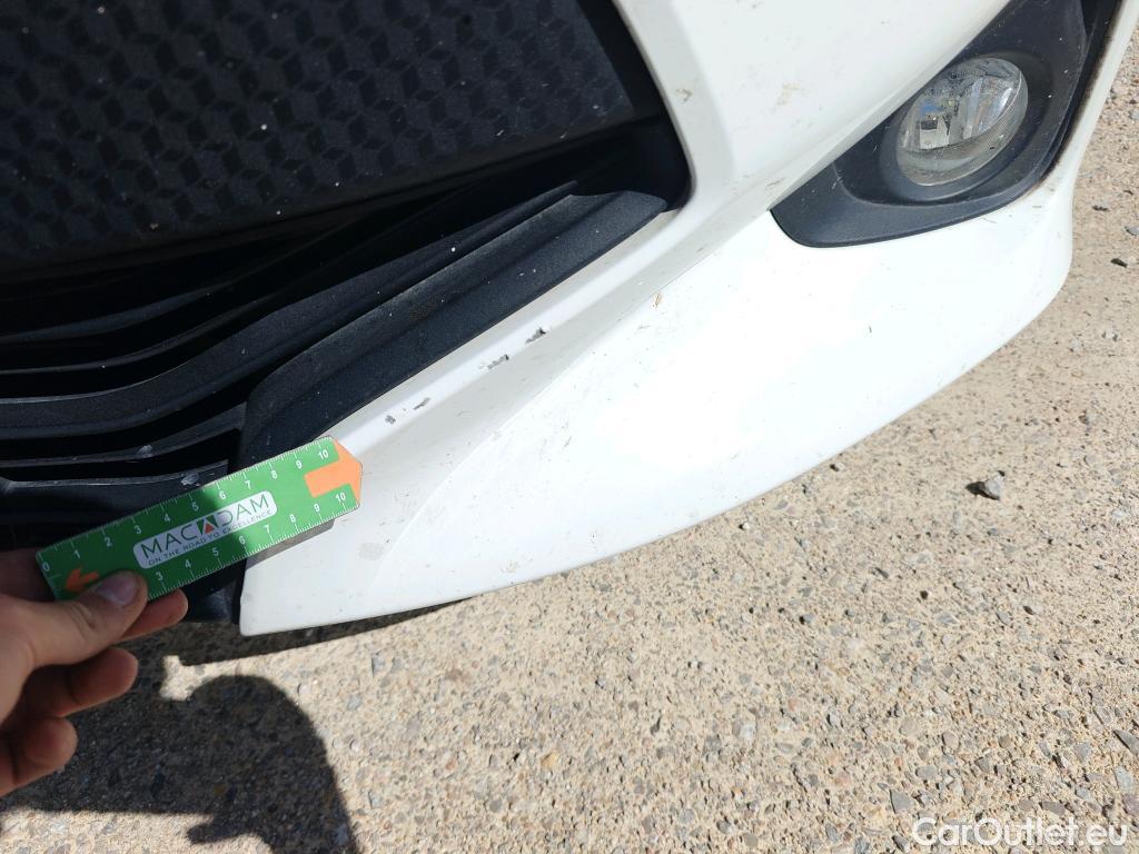  Toyota  Yaris TOYOTA  / 2020 / 5P / berlina con portón 1.5 120H Business Plus #19