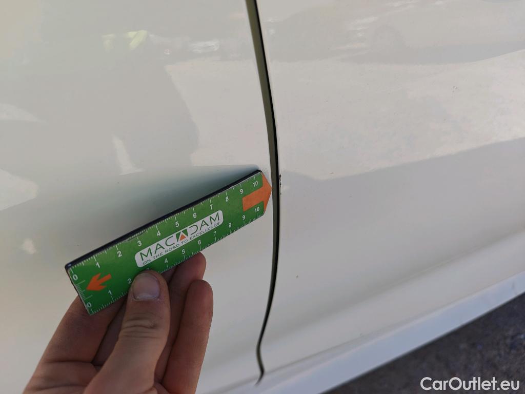  Toyota  Yaris TOYOTA  / 2020 / 5P / berlina con portón 1.5 120H Business Plus #28