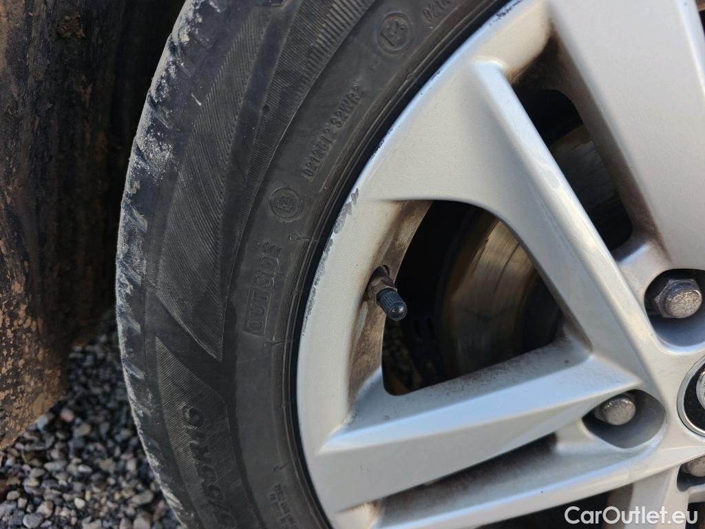  Toyota  Corolla TOYOTA  1.8 125H ACTIVE TECH E-CVT #40