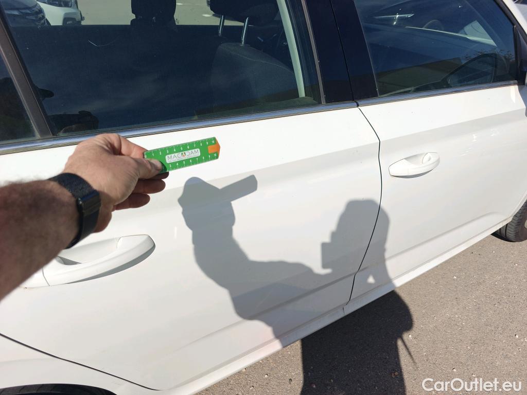  Skoda  KAMIQ SKODA  1.0 TSI 81kW (110CV) DSG Ambition #3