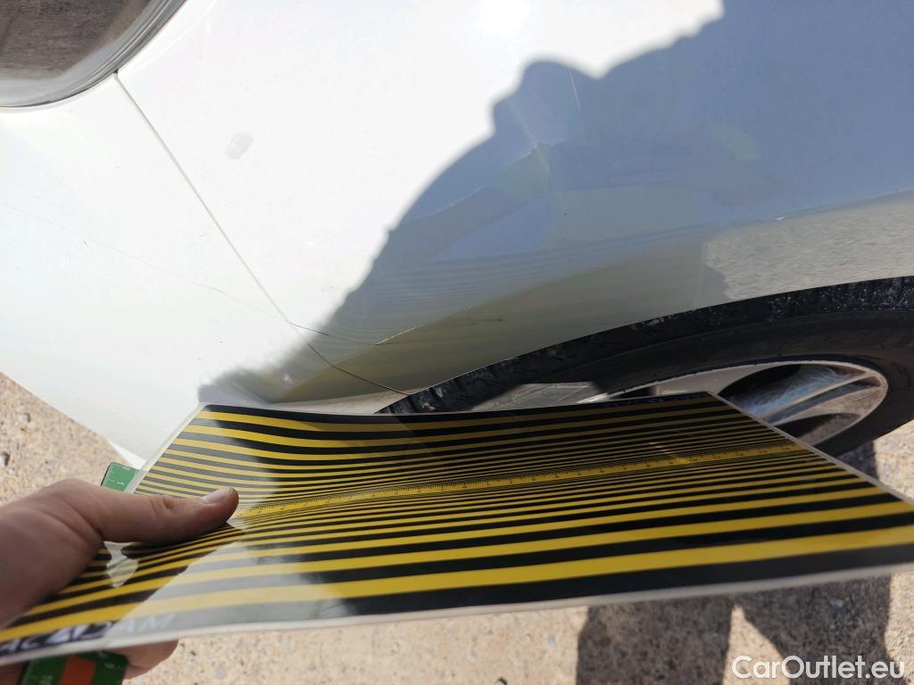  Toyota  Yaris TOYOTA  / 2020 / 5P / berlina con portón 1.5 120H Business Plus #2