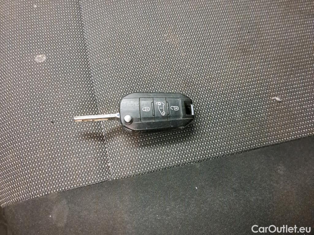  Citroen  Berlingo CITROEN  / 2018 / 3P / furgón derivado de turismo Talla M BlueHDi 100 CONTROL (AC2) #8