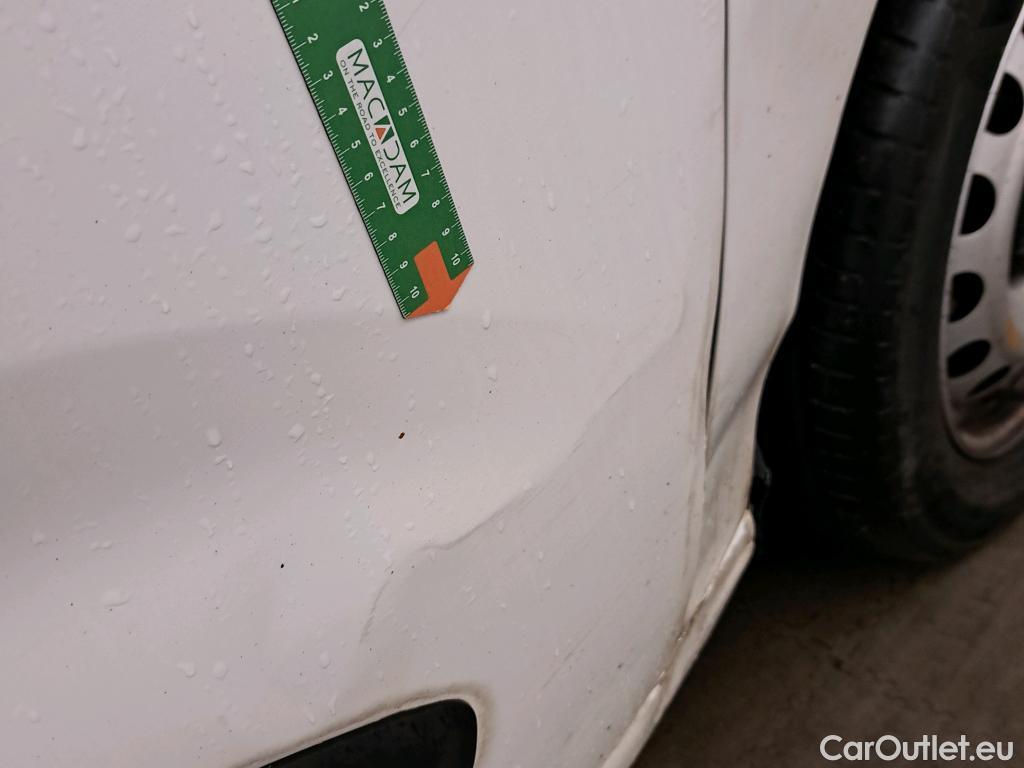  Citroen  Berlingo CITROEN  / 2018 / 4P / combi Talla M BlueHDi 100 LIVE (AC) #37