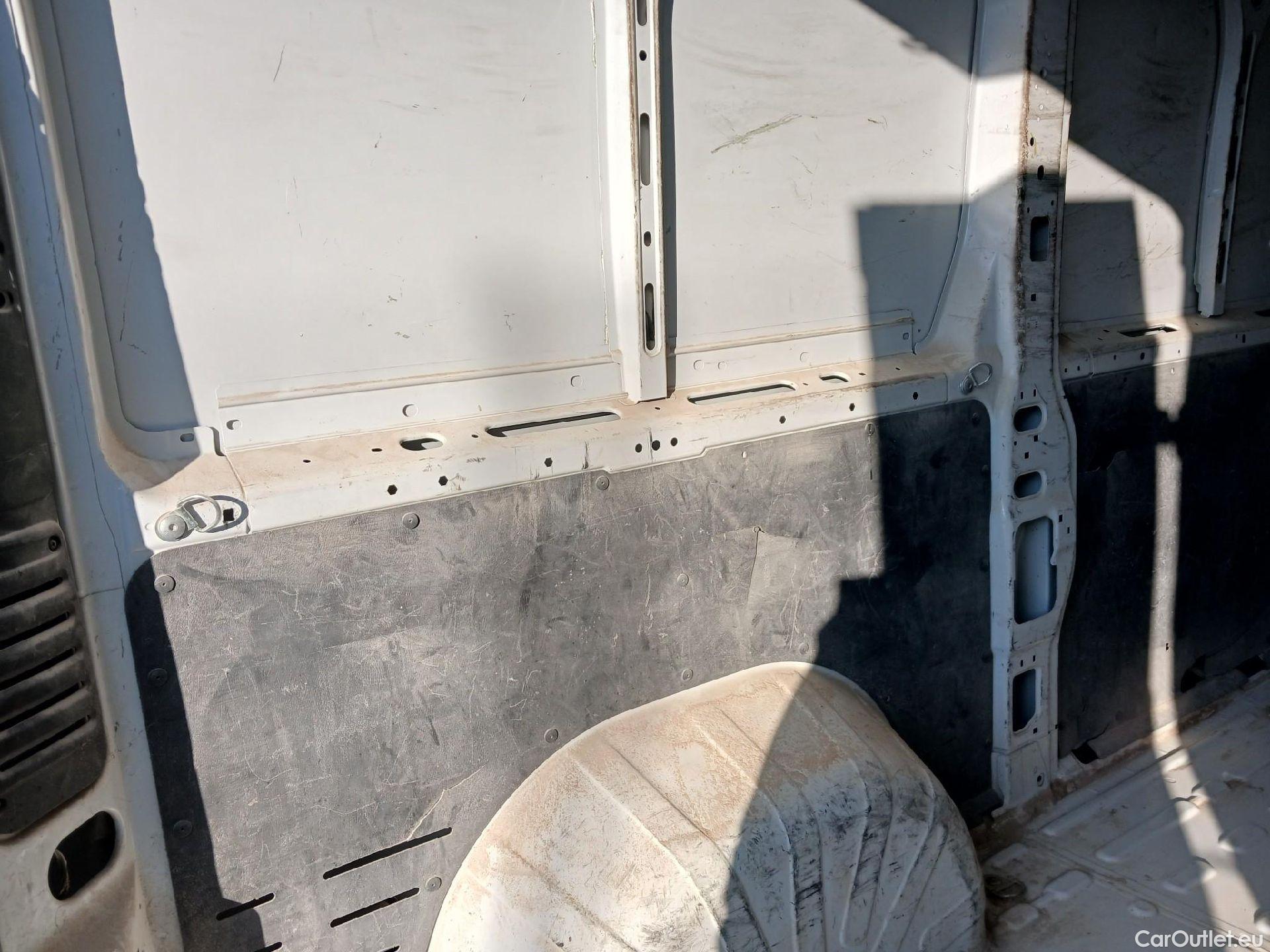  Fiat  Ducato FIAT  / 2014 / 4P / furgón 33 Medio Techo Alto 2.0 Mjet 85kW (115CV #38