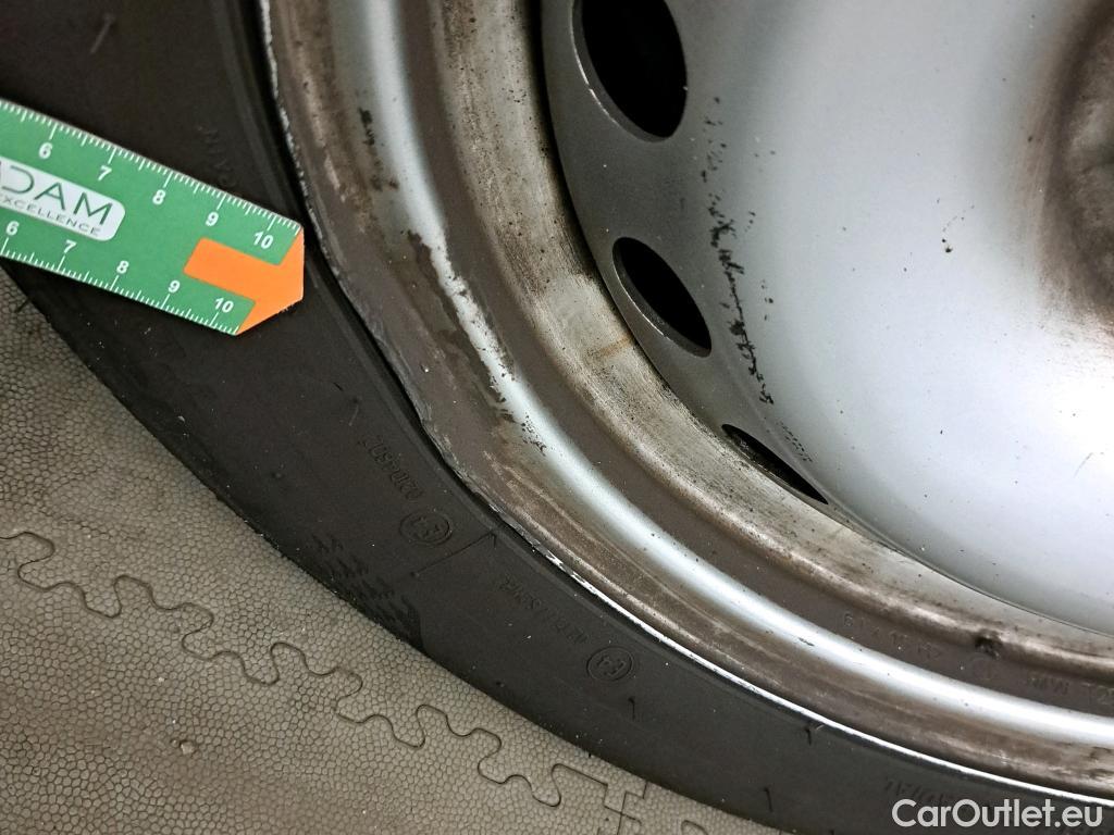  Fiat  Doblo FIAT Doblò Cargo/2015/4P/furgón derivado de turismo Cargo SX 1.3 Mjet 70 kW (95 CV) #27