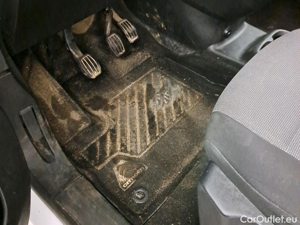  Citroen  Berlingo CITROEN  / 2018 / 4P / combi Talla M BlueHDi 100 LIVE (AC) #69