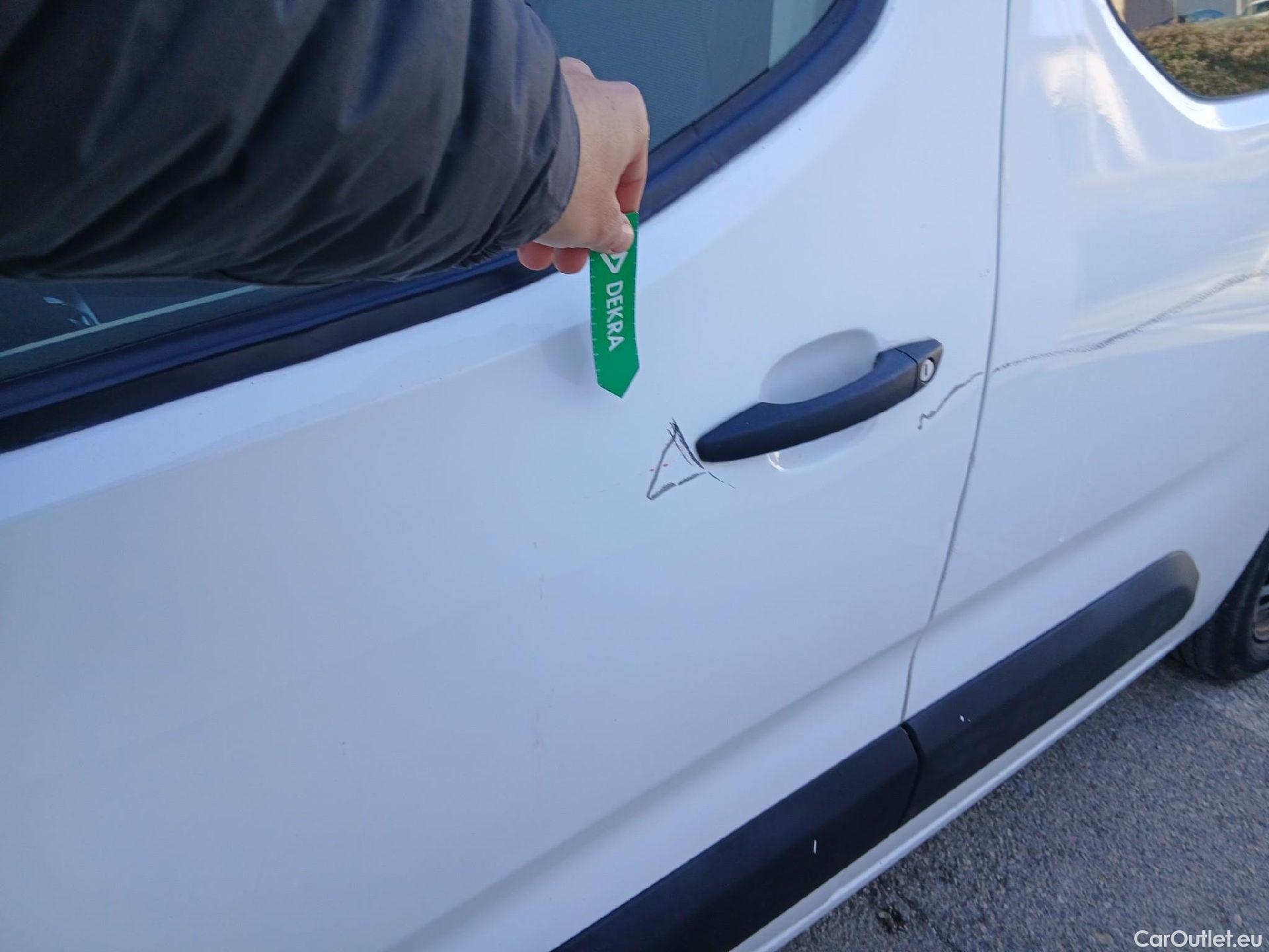  Citroen  Berlingo CITROEN  / 2018 / 4P / combi Talla M BlueHDi 100 LIVE (AC) #7