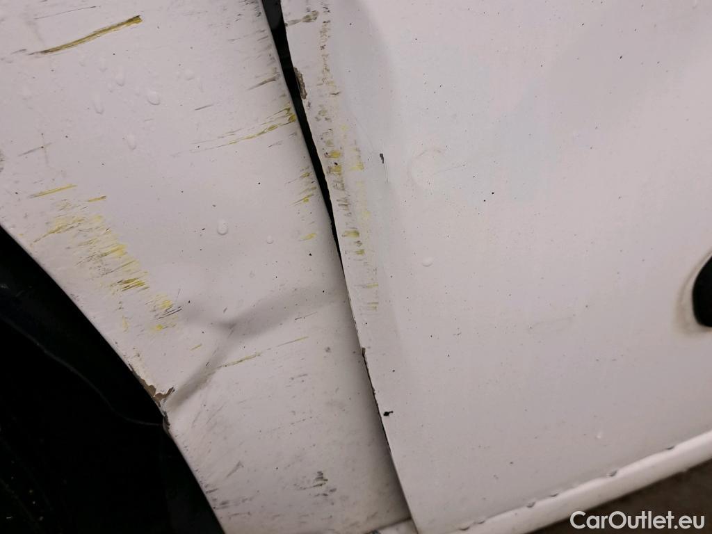  Citroen  Berlingo CITROEN  / 2018 / 4P / combi Talla M BlueHDi 100 LIVE (AC) #35