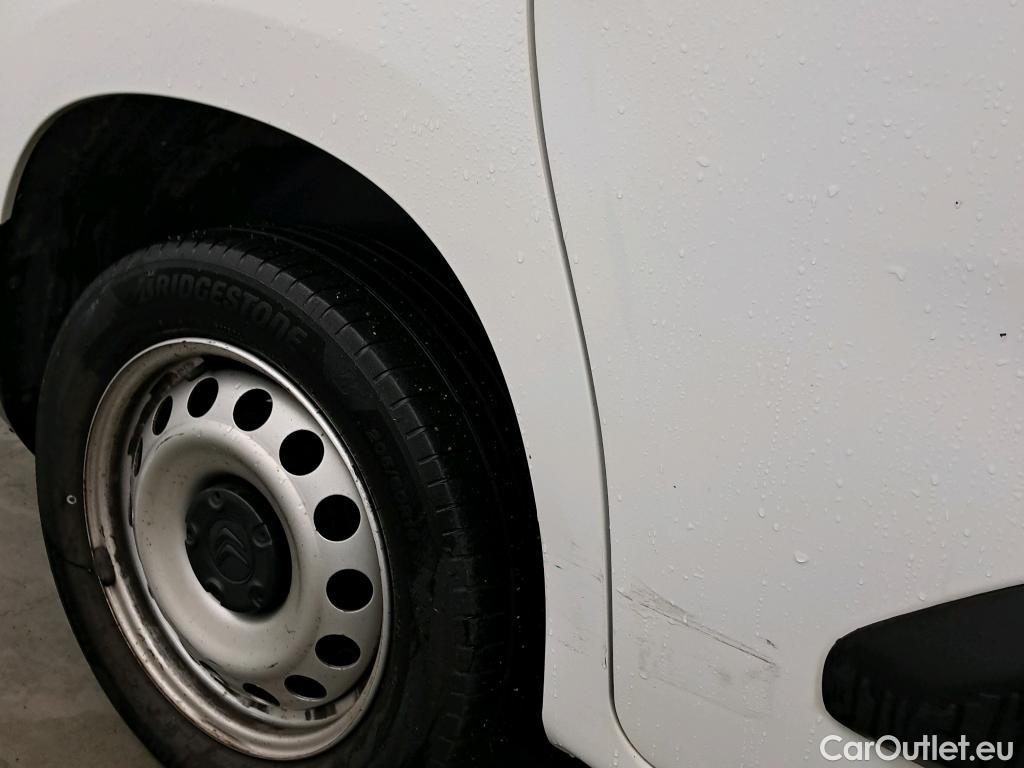  Citroen  Berlingo CITROEN  / 2018 / 4P / combi Talla M BlueHDi 100 LIVE (AC) #88