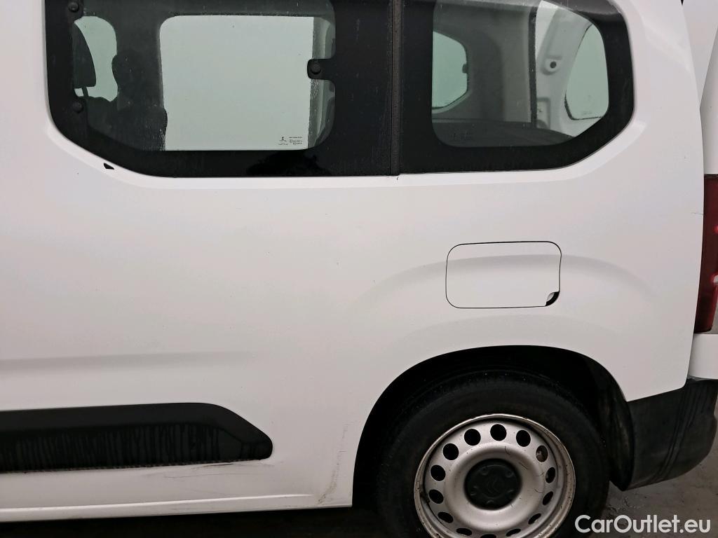  Citroen  Berlingo CITROEN  / 2018 / 4P / combi Talla M BlueHDi 100 LIVE (AC) #22