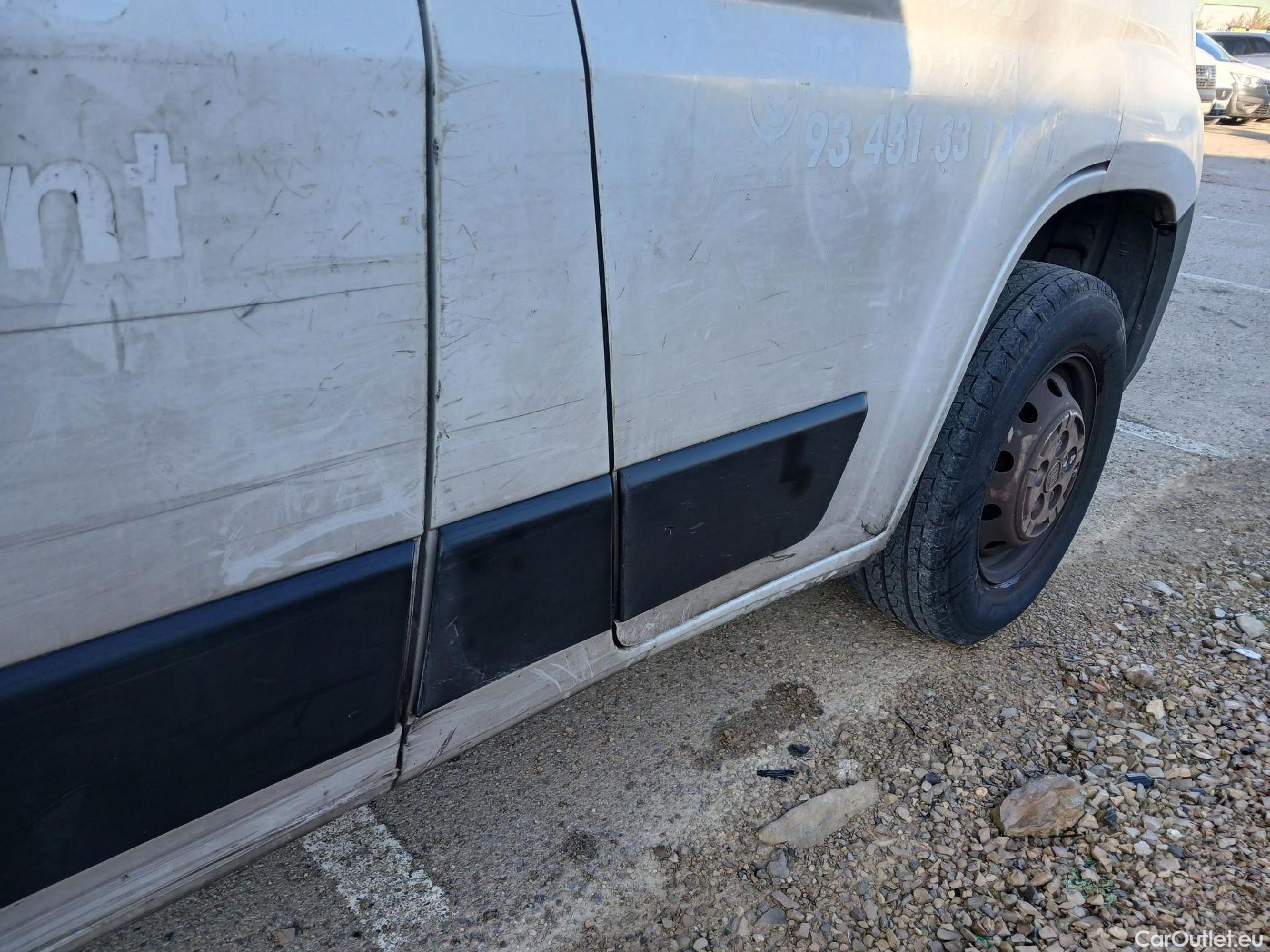  Fiat  Ducato FIAT  / 2014 / 4P / furgón 33 Medio Techo Alto 2.0 Mjet 85kW (115CV #28