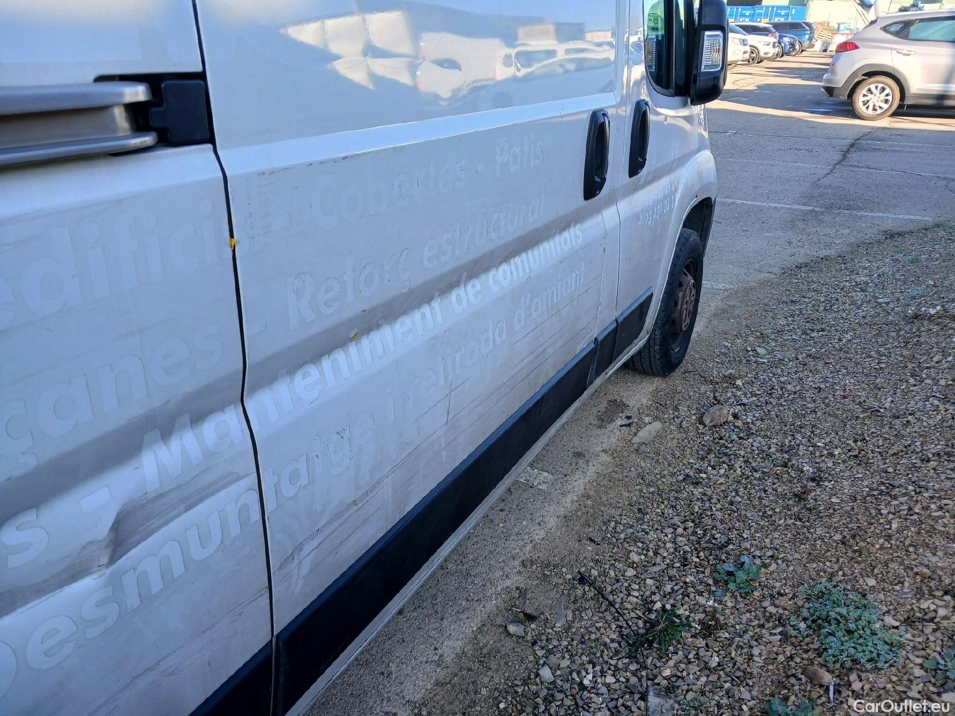  Fiat  Ducato FIAT  / 2014 / 4P / furgón 33 Medio Techo Alto 2.0 Mjet 85kW (115CV #24