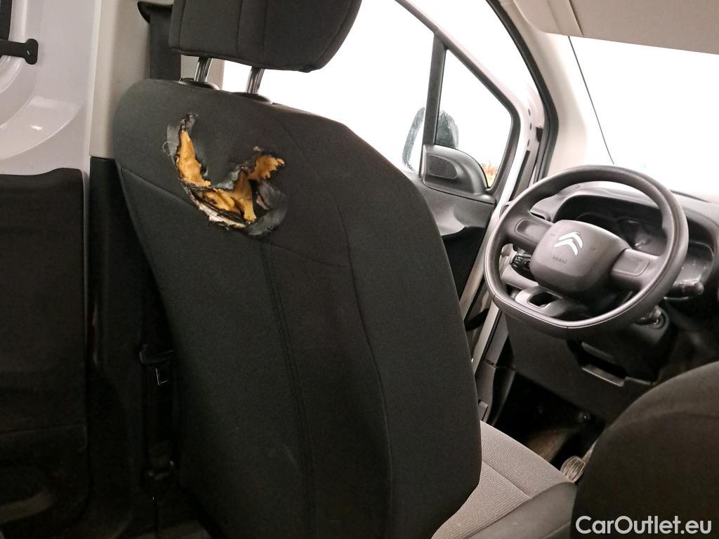  Citroen  Berlingo CITROEN  / 2018 / 4P / combi Talla M BlueHDi 100 LIVE (AC) #16