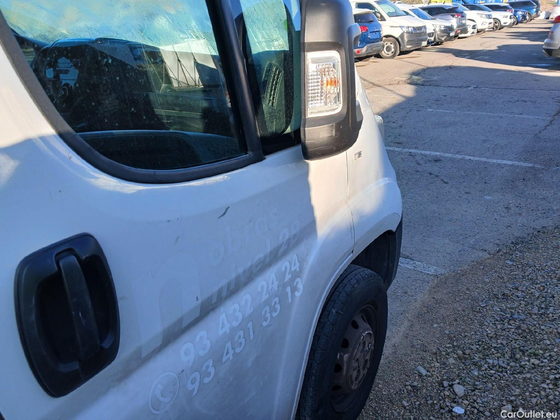  Fiat  Ducato FIAT  / 2014 / 4P / furgón 33 Medio Techo Alto 2.0 Mjet 85kW (115CV #31