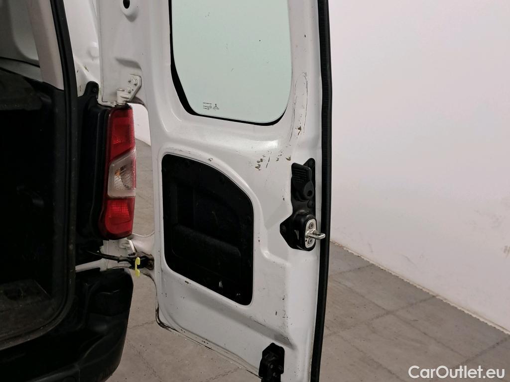  Citroen  Berlingo CITROEN  / 2018 / 4P / combi Talla M BlueHDi 100 LIVE (AC) #26