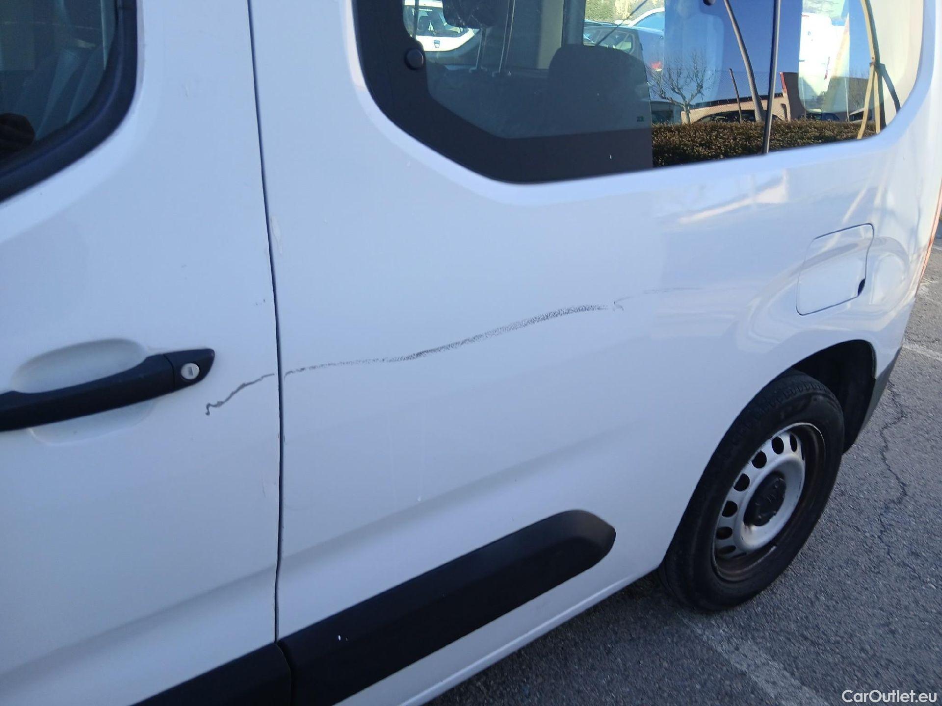  Citroen  Berlingo CITROEN  / 2018 / 4P / combi Talla M BlueHDi 100 LIVE (AC) #10