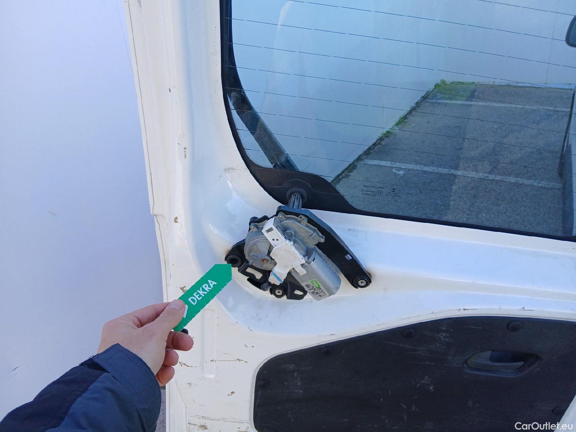  Citroen  Berlingo CITROEN  / 2018 / 4P / combi Talla M BlueHDi 100 LIVE (AC) #35