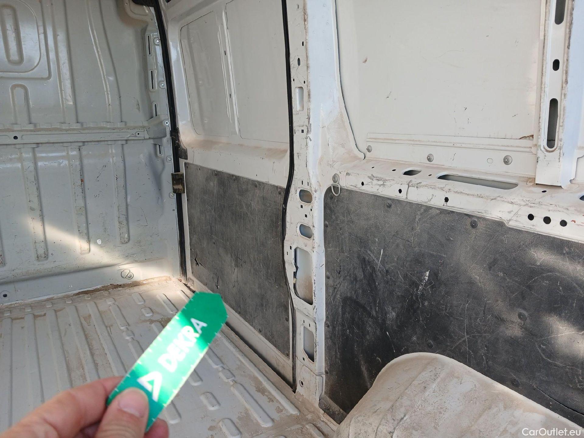  Fiat  Ducato FIAT  / 2014 / 4P / furgón 33 Medio Techo Alto 2.0 Mjet 85kW (115CV #40