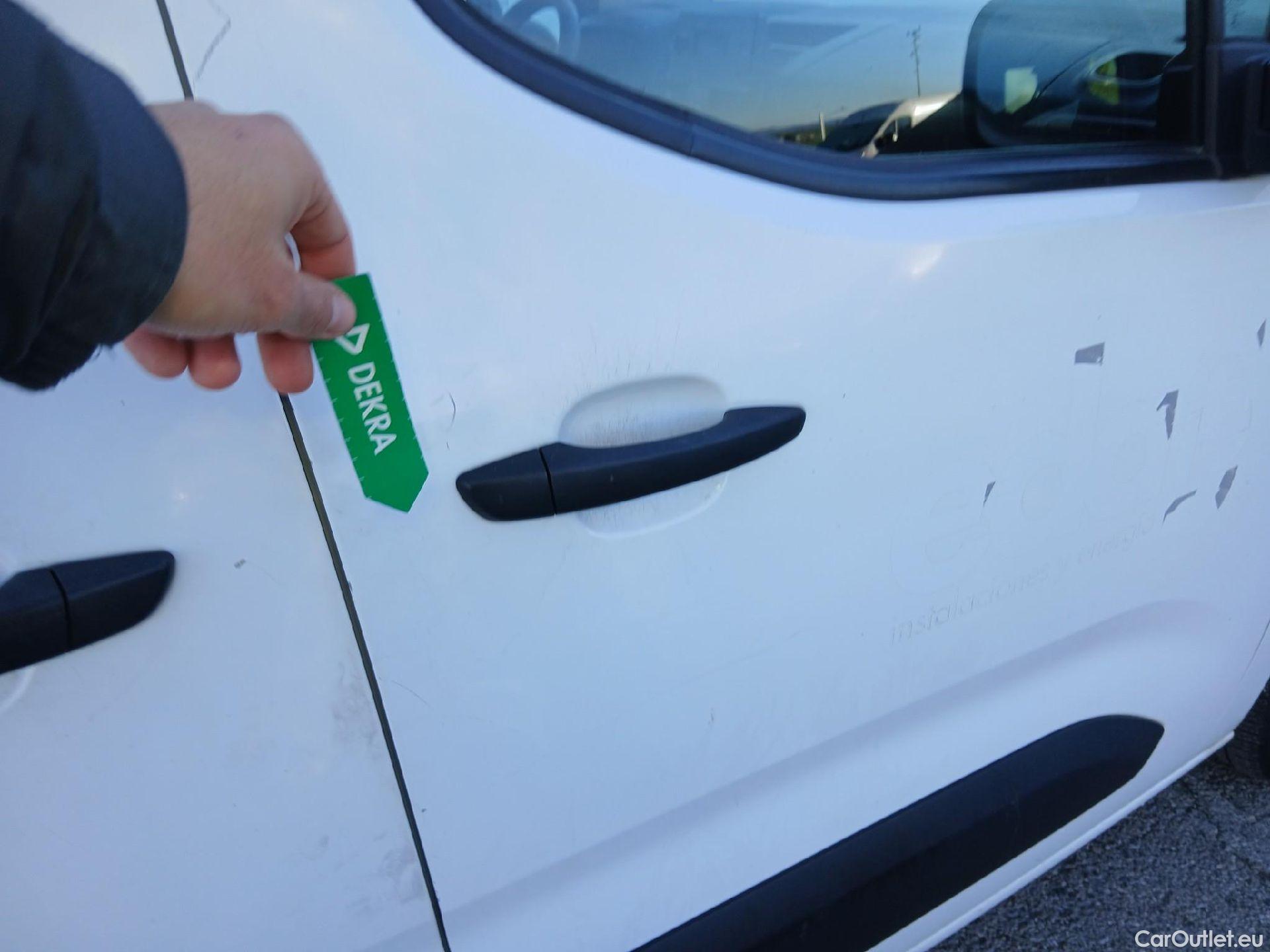  Citroen  Berlingo CITROEN  / 2018 / 4P / combi Talla M BlueHDi 100 LIVE (AC) #28