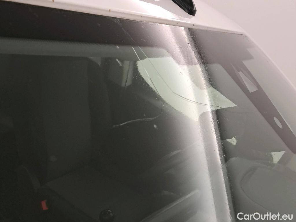  Citroen  Berlingo CITROEN  / 2018 / 4P / combi Talla M BlueHDi 100 LIVE (AC) #2