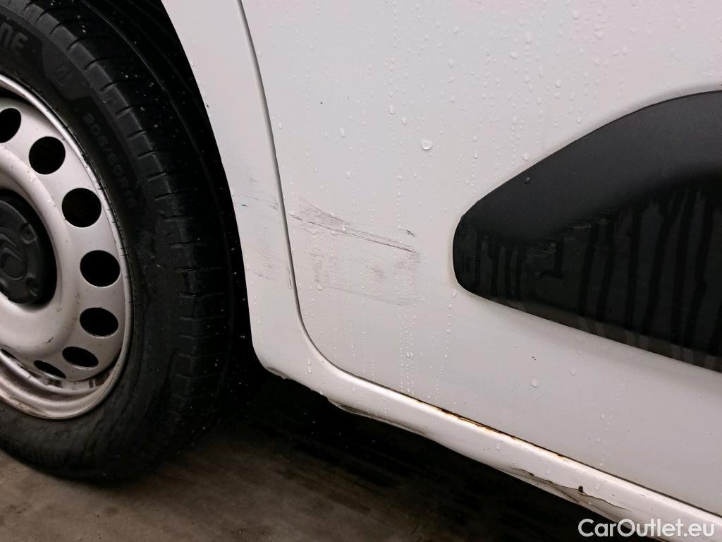  Citroen  Berlingo CITROEN  / 2018 / 4P / combi Talla M BlueHDi 100 LIVE (AC) #49