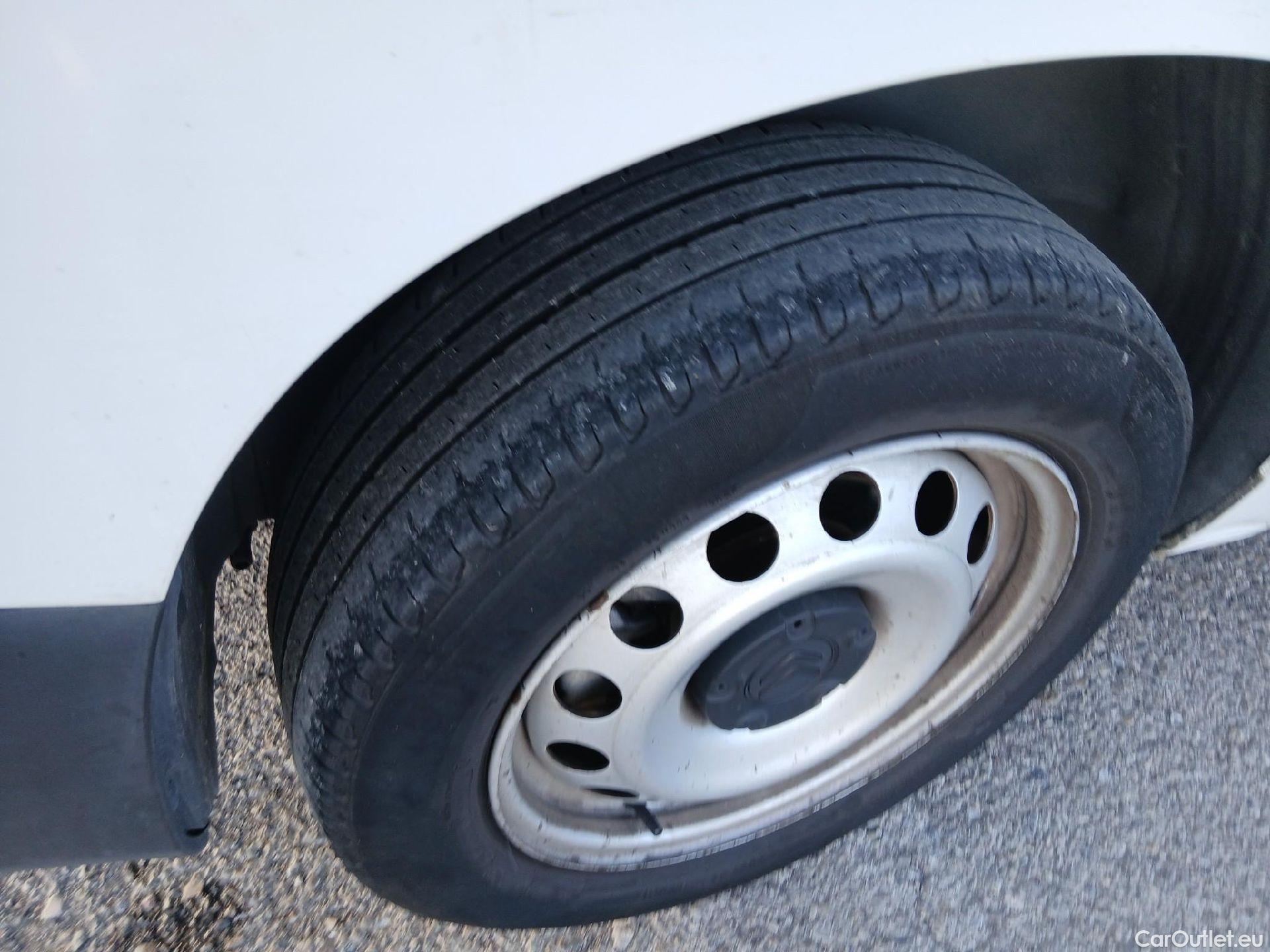  Citroen  Berlingo CITROEN  / 2018 / 4P / combi Talla M BlueHDi 100 LIVE (AC) #14