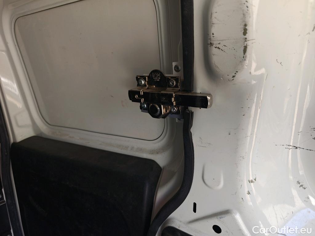  Opel  Combo OPEL  / 2012 / 3P / furgón derivado de turismo Cargo 1.3 CDTI 70kW (95CV) L1 H1 #40