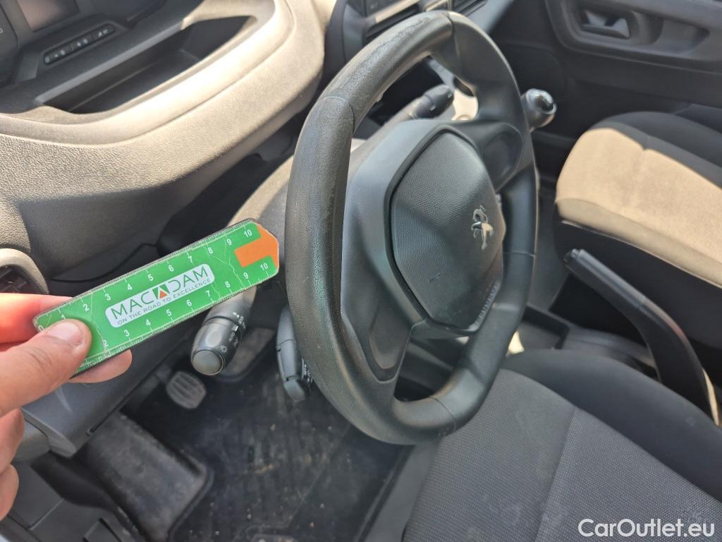  Peugeot  Partner PEUGEOT  / 2018 / 3P / furgón derivado de turismo Pro Standard 600kg BlueHDi 73kW (AC) #29