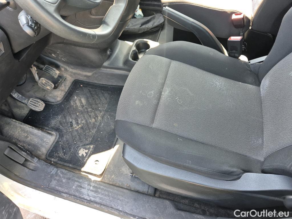  Peugeot  Partner PEUGEOT  / 2018 / 3P / furgón derivado de turismo Pro Standard 600kg BlueHDi 73kW (AC) #36