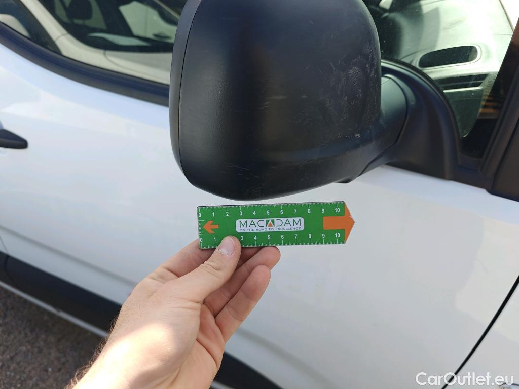  Peugeot  Partner PEUGEOT  / 2018 / 3P / furgón derivado de turismo Pro Standard 600kg BlueHDi 73kW (AC) #81