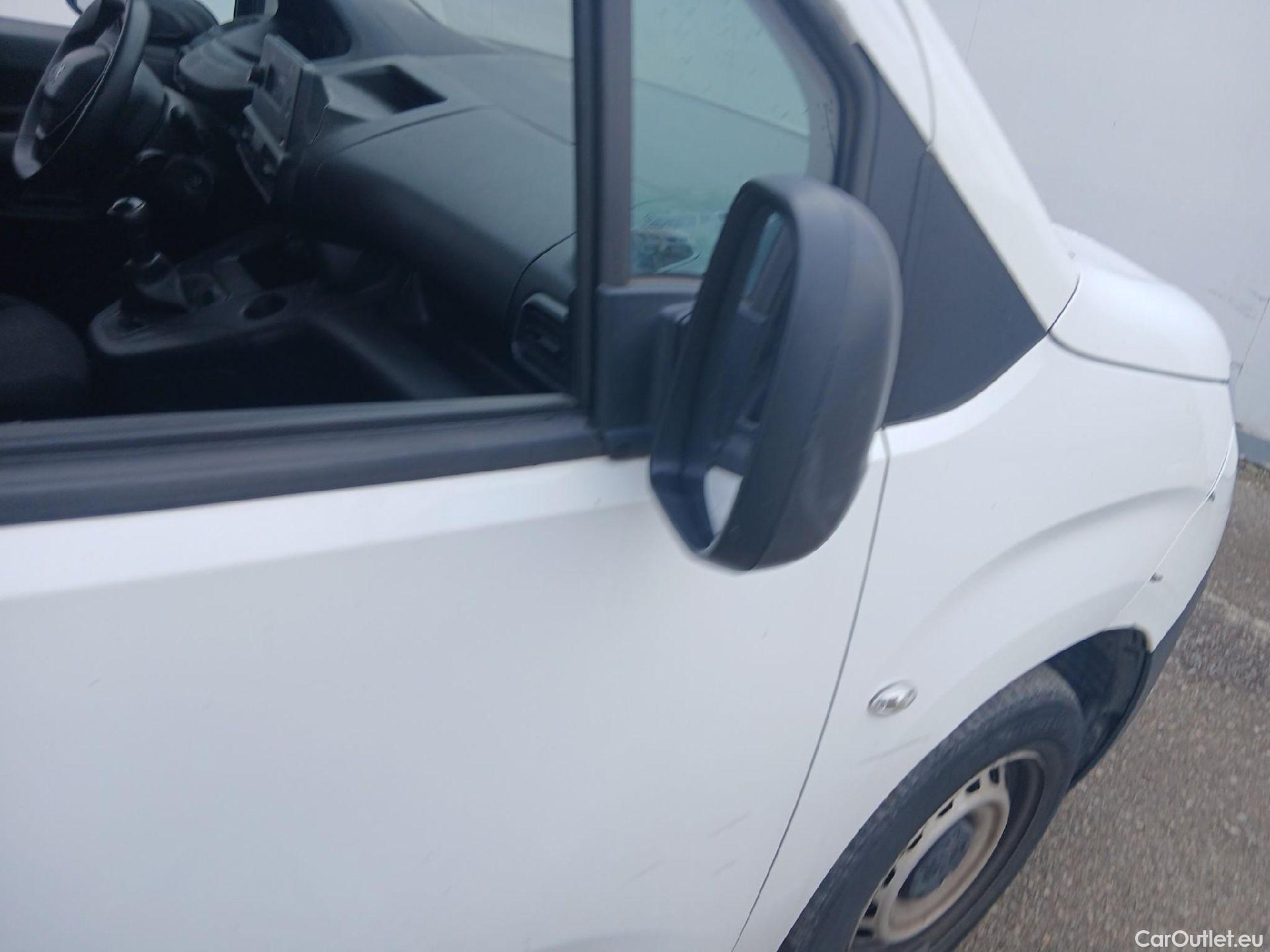  Peugeot  Partner PEUGEOT  / 2018 / 3P / furgón derivado de turismo Pro Standard 600kg BlueHDi 73kW (AC) #24