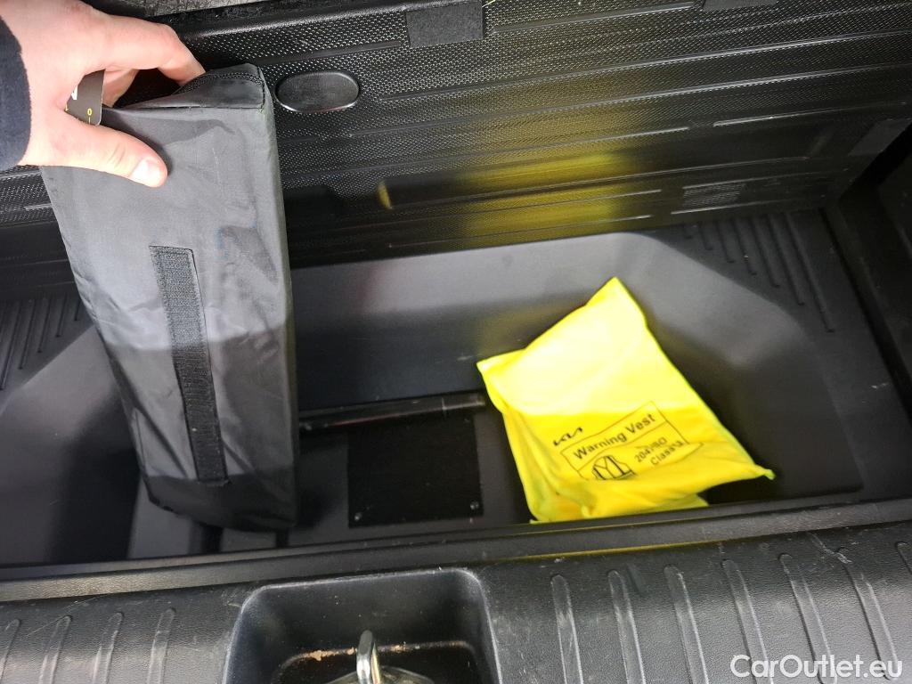  KIA  Ev6 KIA  / 2021 / 5P / SUV BEV 77.4 KWH AIR DESIGN #44